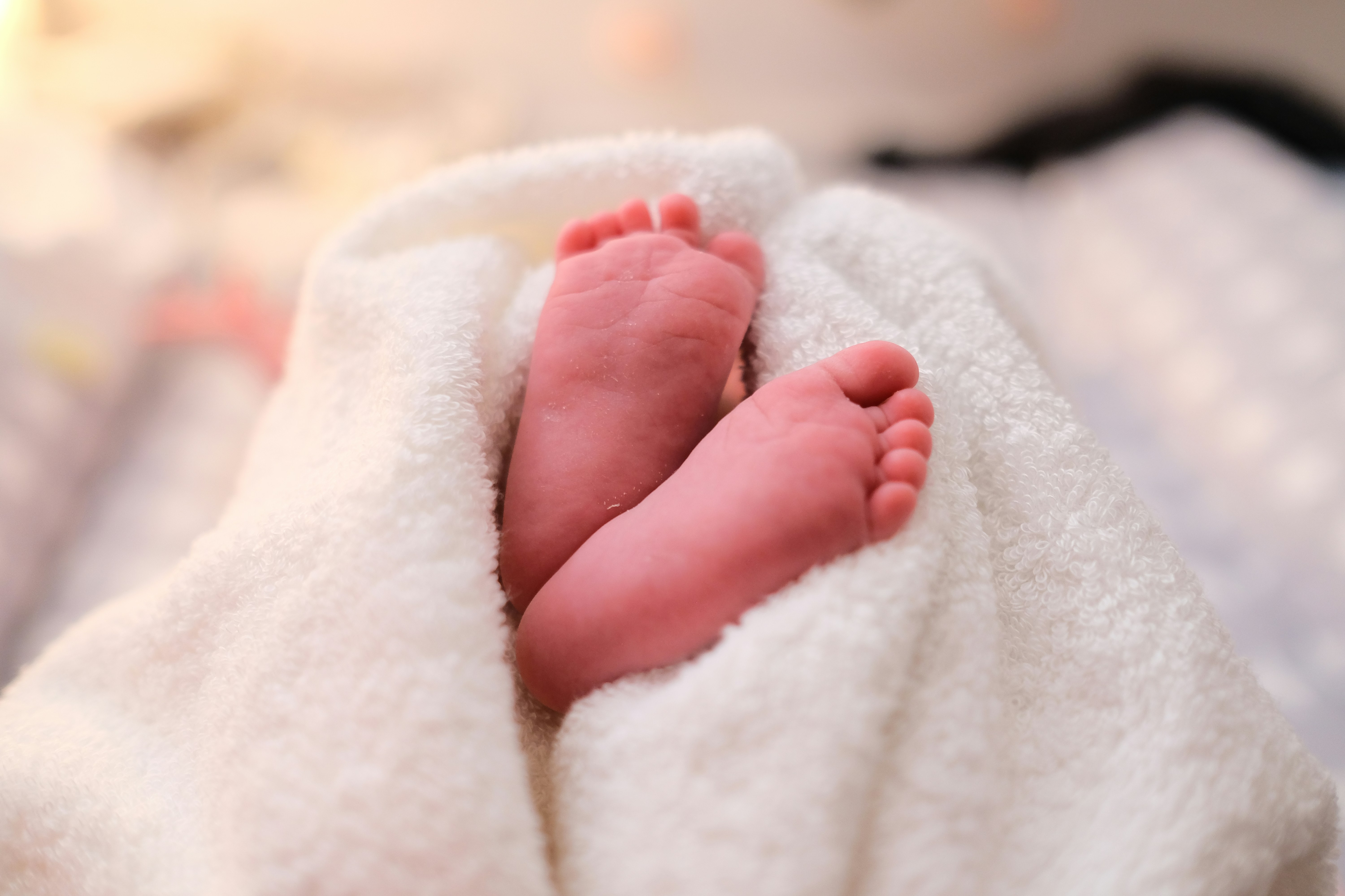 neonato piedi.jpg